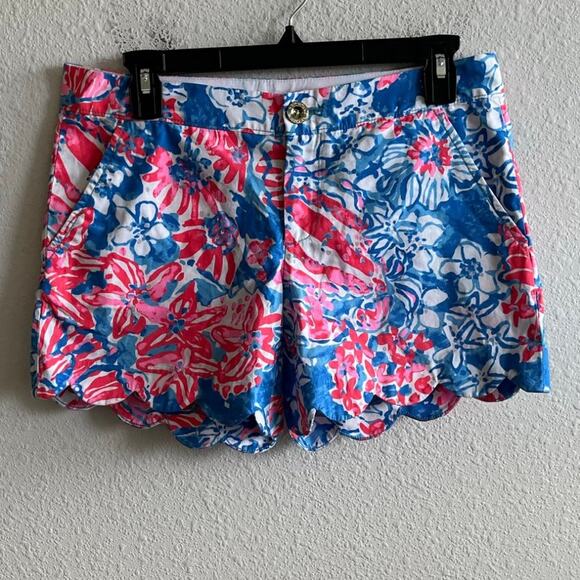 Lilly Pulitzer Blue and Red Scalloped The Buttercup Printed Shorts Size 2
